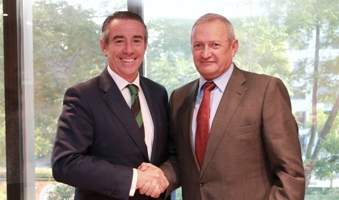 Juan A. Alcaraz (CaixaBank) i Ángel Villafranca (Cooperatives Agroalimentàries)