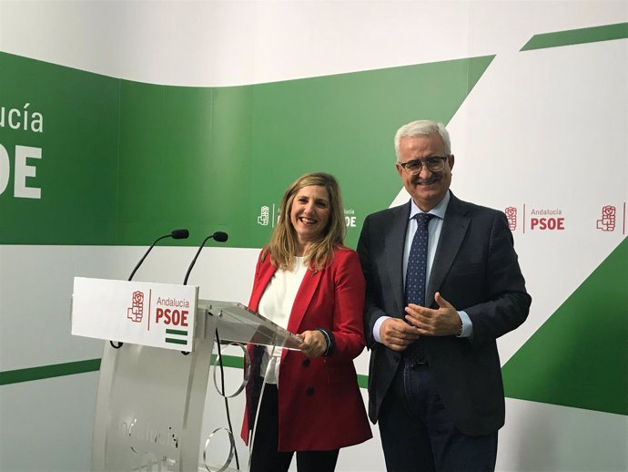 Jiménez Barrios e Irene García en la sede del PSOE