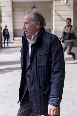 Manuel Muñoz Medina, empresario que simuló besar a Teresa Rodríguez