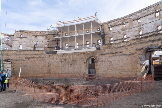 Visita de las excavaciones del Anfiteatro Romano