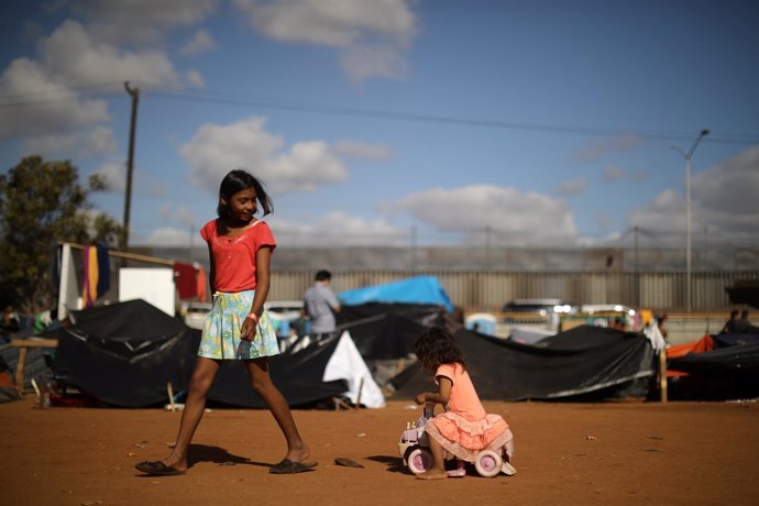 Niños de la caravana de migrantes centroamericanos