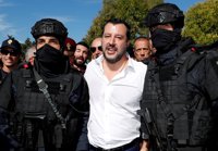 Salvini dice que el presupuesto de su Gobierno evita protestas como las de los 'chalecos amarillos' en Francia