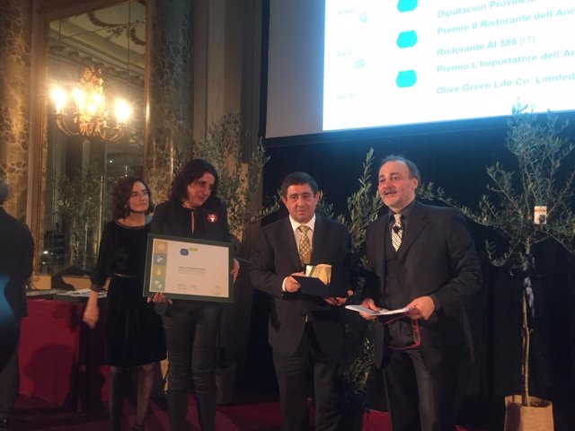 Francisco Reyes recoge el Premio Cristina Tiliacos