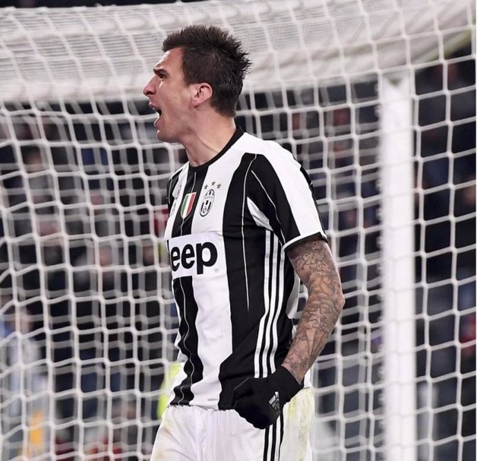 Mario Mandzukic celebra un gol con la Juventus