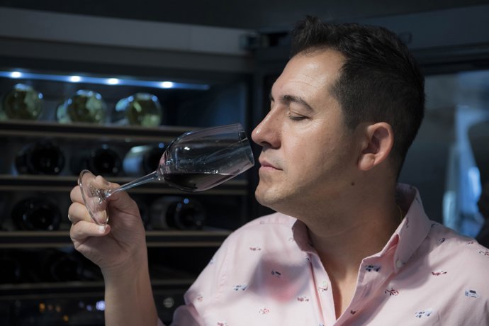 CÓMO SERVIR EL VINO