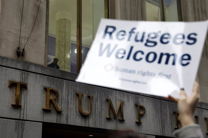 Protesta a favor de los refugiados frente a la Torre Trump