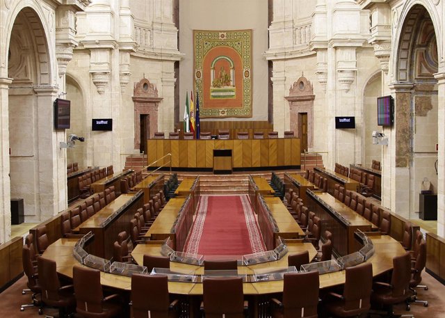 Salón de Plenos del Parlamento andaluz