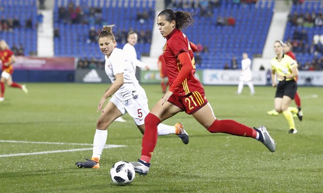 Un amistoso de la selección española de futbol femenino contra Polonia