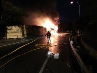 Un herido tras volcar un camión en el enlace de la A-7 con la A-45