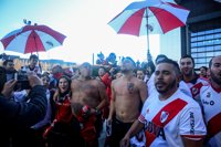 Ambiente festivo y ausencia de incidentes en las horas previas al River-Boca