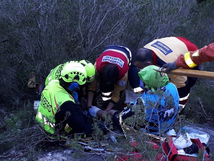 Rescate de un ciclista que se había caído en Ontinyent