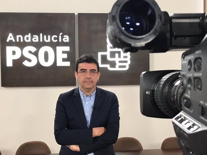 Mario Jiménez en una entrevista desde la sede del PSOE-A