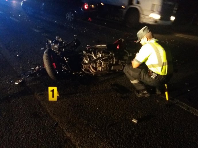 Accidente de tráfico en Curtis (A Coruña)