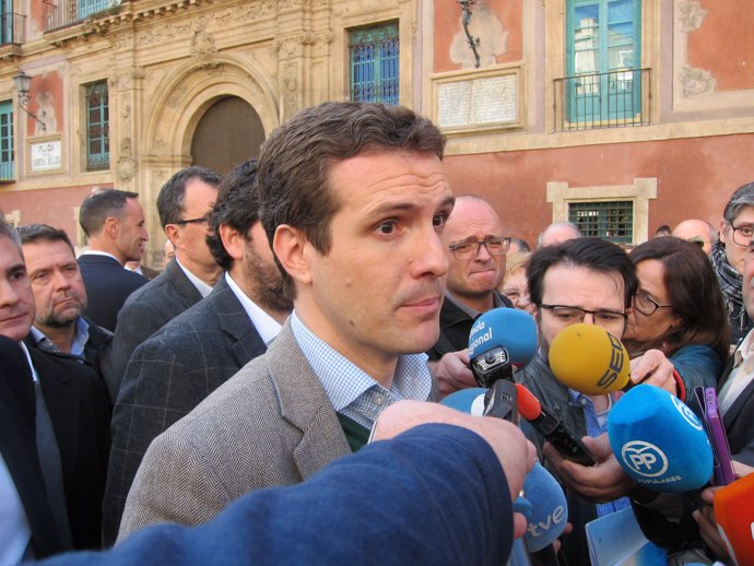 Pablo Casado amb periodistes a Múrcia