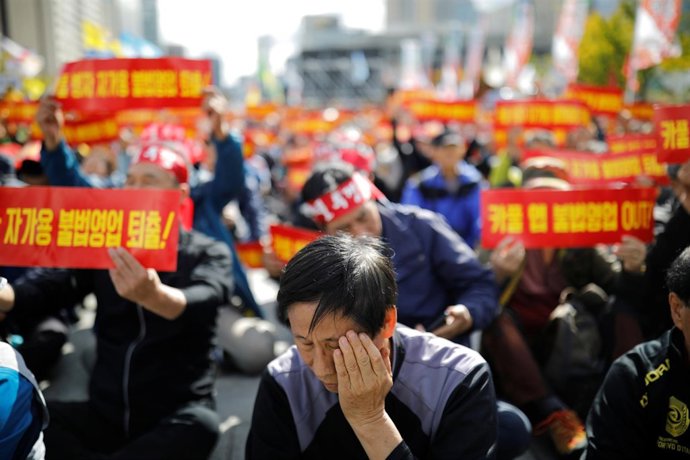 Taxistas protestan contra una aplicación para compartir coche