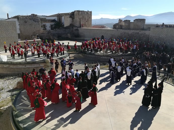 Tamborada en baena por el reconocimiento de la Unesco a este fenómeno