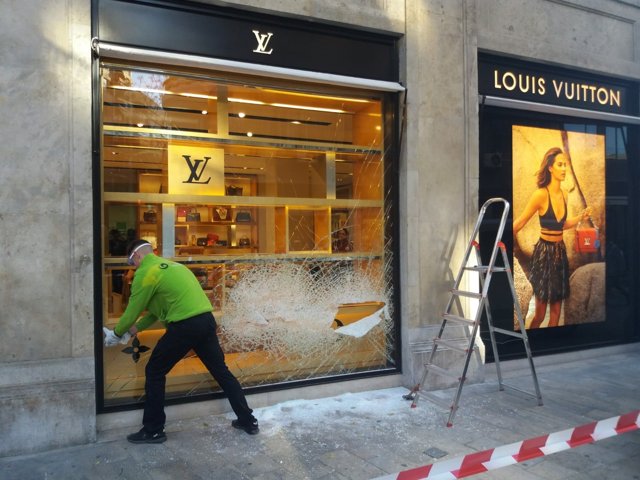 Assalt a la botiga Louis Vuitton a València
