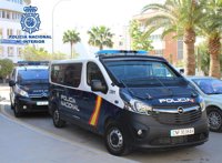 Detenidos cinco jóvenes en Almería por amenazar con armas de fuego a los porteros de un pub