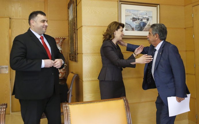 Revilla se reúne con la embajadora de Rumanía en España