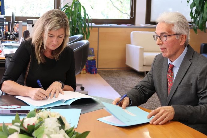 Consellera de Salud, Patricia Gómez, y presidente de Pro Nins, Sergio Verd