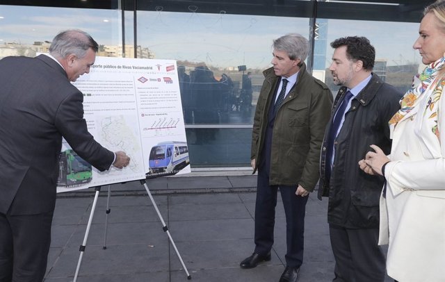El presidente Ángel Garrido con el alcalde de Rivas, Pedro del Cura