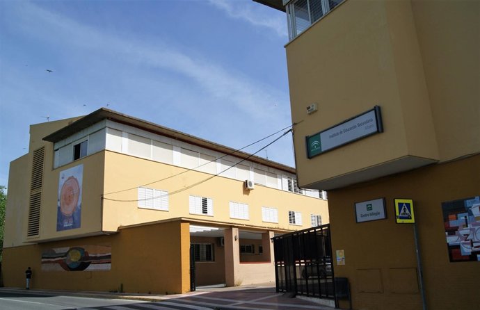 Ayuntamiento continuará con las actuacuones en las aulas afectadas.