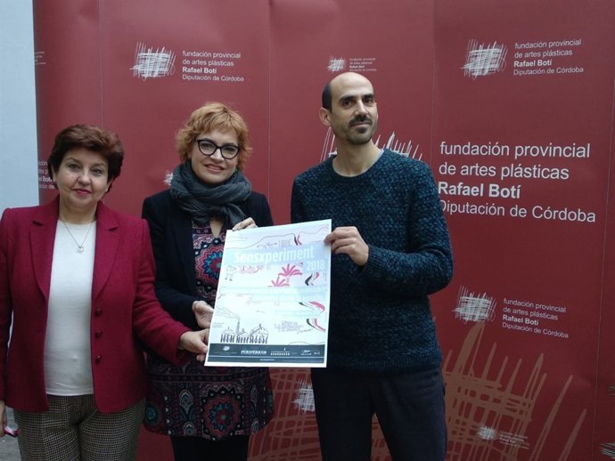 Ruz (centro) presenta 'SensXperiment'