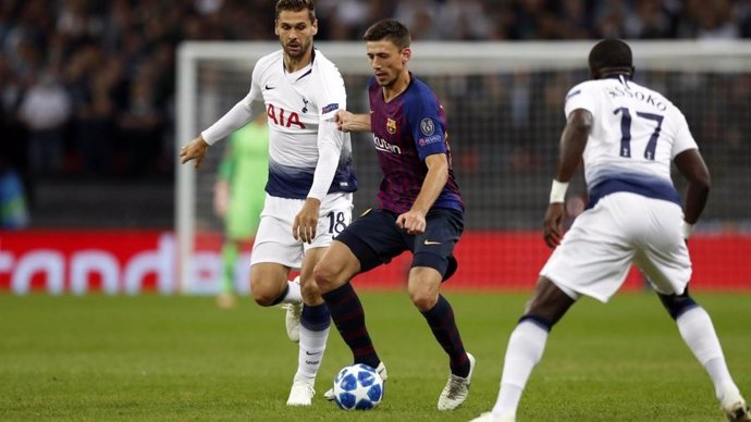 El jugador del FC Barcelona Clément Lenglet contra el Tottenham