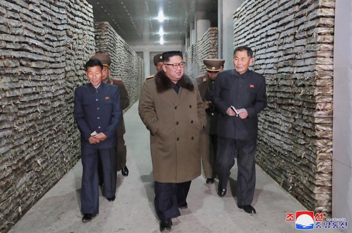 El líder norcoreano, Kim Jong Un, visita unas instalaciones pesqueras