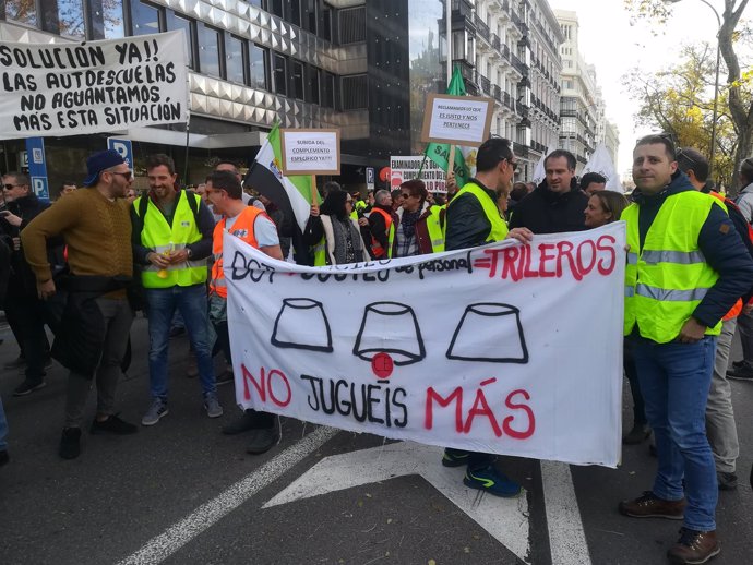 Examinadores de tráfico manifestándose en Madrid este lunes 10 de diciembre