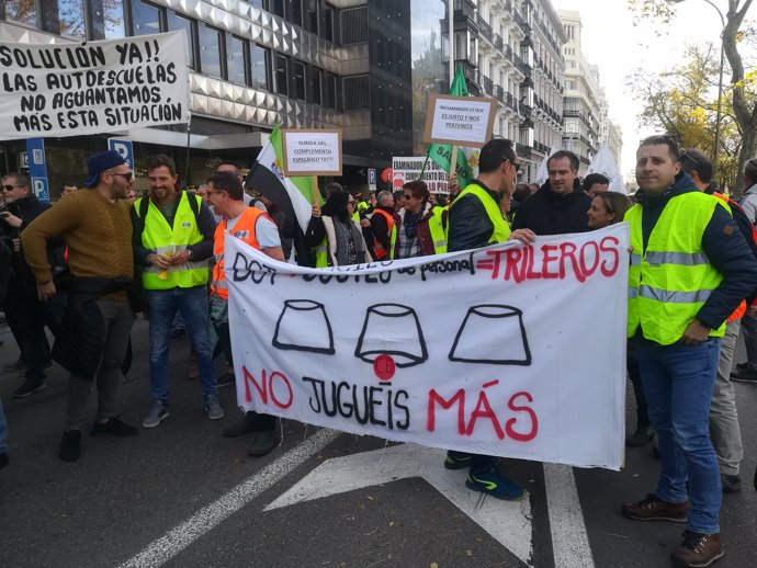 Examinadors de trànsit manifestant-se a Madrid aquest dilluns 10 de desembre