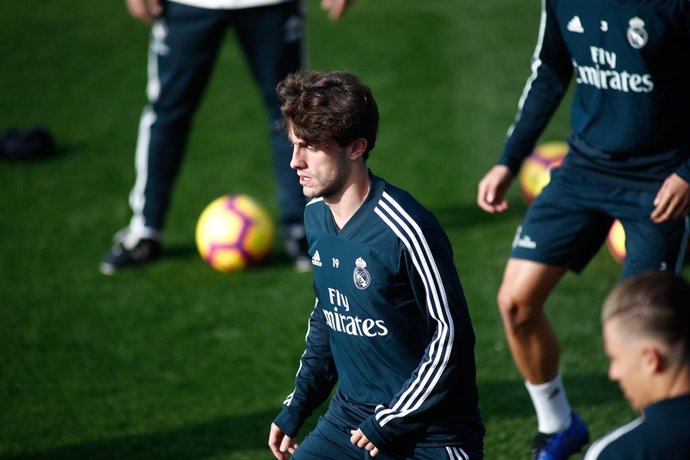 Alvaro Odriozola entrenando con el Real Madrid