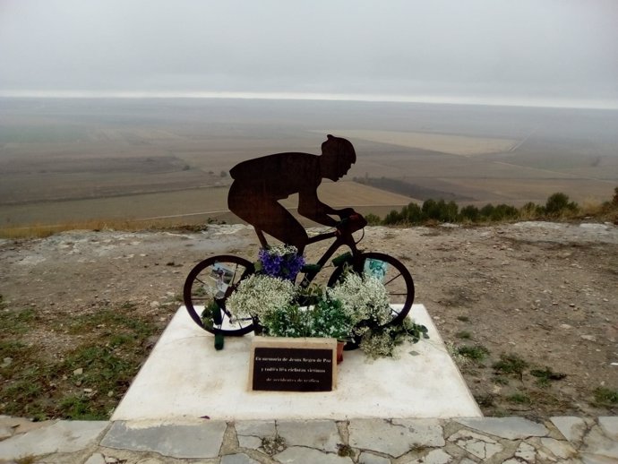 Monumento en recuerdo del fallecido, en Urueña.
