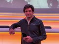 El piloto de F1 Carlos Sainz destaca "la hipercarga de 20 minutos" del OnePlus 6T McLaren