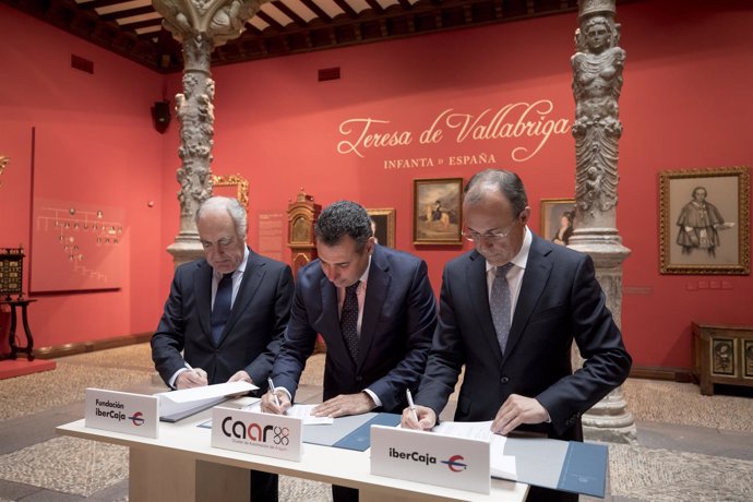 Firma del convenio entre Ibercaja y el Clúster de Automoción de Aragón