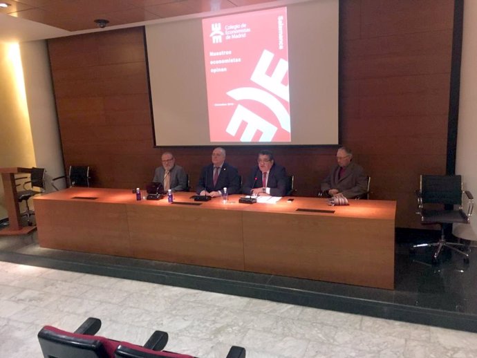 Presentación de la encuesta del Colegio de Economistas de Madrid en Salamanca.