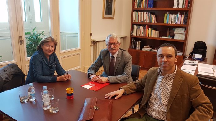 Representantes de UGT con el secretario de Estado de Educación, Alejandro Tiana