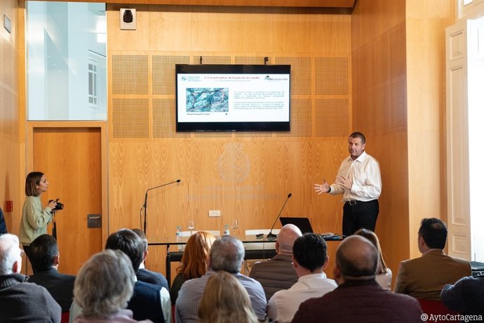 Presentación informe adecuación de El Hondón