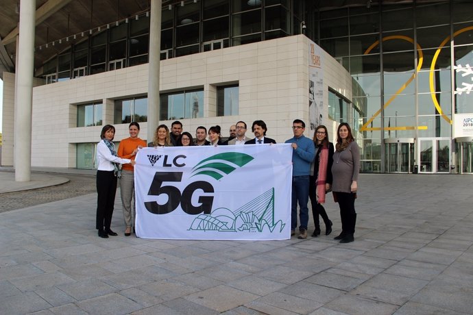 IZADO DE LA BANDERA DEL VLC 5G GLOBAL EVENT