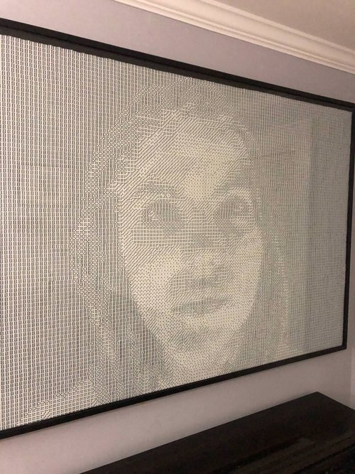 Retrato hecho con 13.000 dados