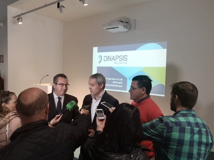 Atención a medios durante el acto