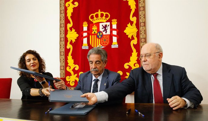 La ministra Montero y Sota firman el convenio de Valdecilla ante Revilla