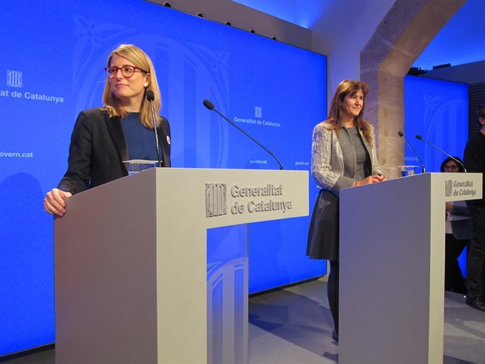 La portavoz Elsa Artadi y la consellera de Cultura Laura Borràs