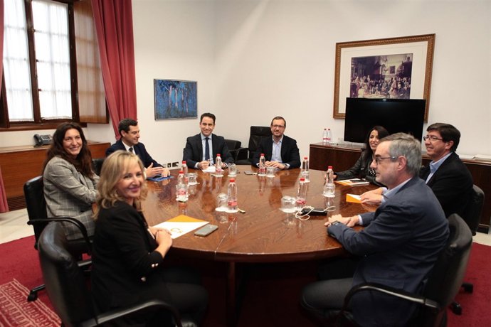 Reunión PP-Cs para intentar formar gobierno tras el 2D