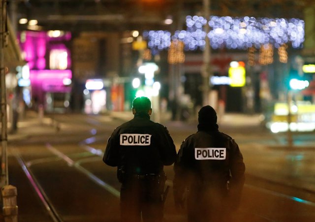Agentes de la Policía de Francia tras el tiroteo en Estrasburgo