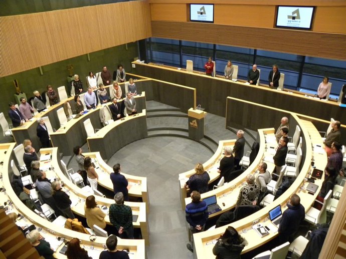 Minuto de silencio en las Juntas.