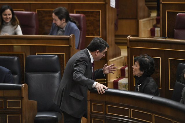 Pedro Sánchez comparece en el Congreso para informar de la situación en Cataluña