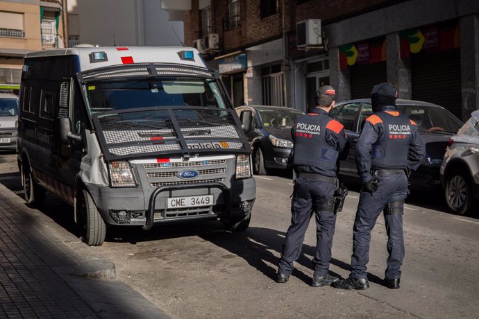 Registro en Hospitalet de Llobregat dentro de una gran operación contra el tráfi