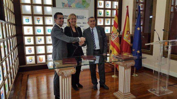Gastón, este miércoles con los directivos de Bantierra y Caja Rural de Teruel