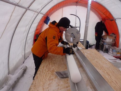 Núcleo de hielo antiguo extraido de la Antártida